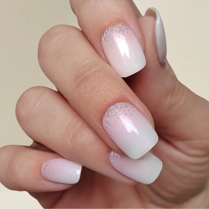Babyboomer mit Glitzer UV Nagelfolien Manifix Hand