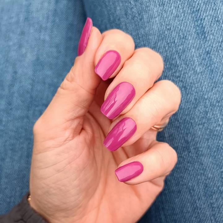femme-fatale-uv-nagelfolie-manifix-handbild