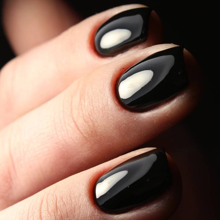 Schwarze Nägel Nagelfolien UV Powerful Manifix