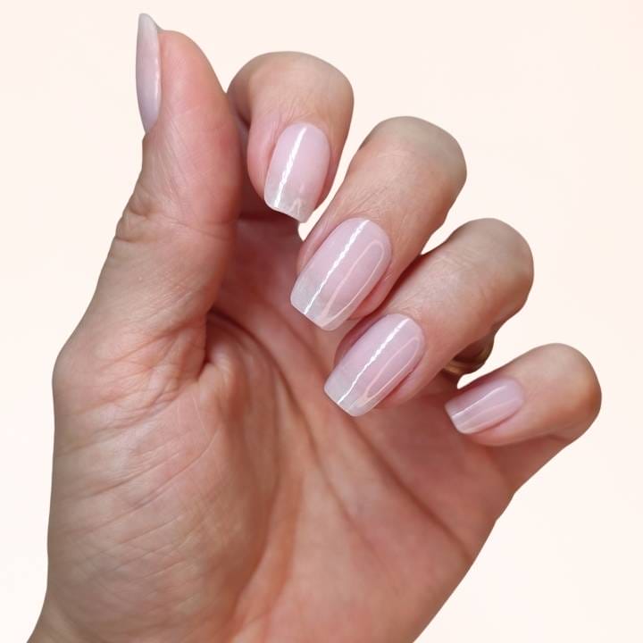 milky-uv-nagelfolie-nude-mit-ivory-milky-uv-nagelfolien-manifix